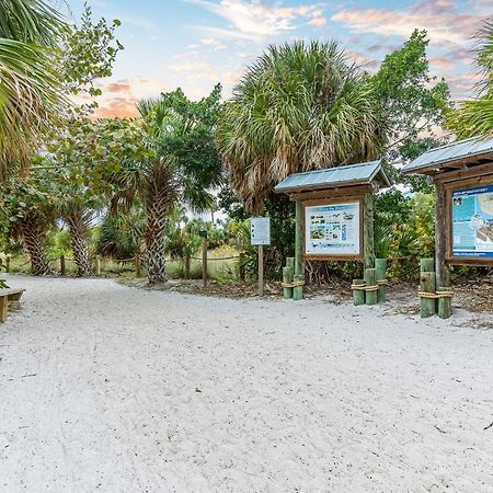 Heat Of Siesta Village Walk To Beach W Heated Pool Siesta Key Exterior photo